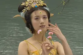 48岁金巧巧演“少妇”被3男主争抢，刘晓庆蒋雯丽都没这么离谱图片