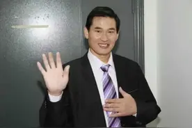 朱之文登上时尚封面，竟然是模仿周润发的经典形象，让人刮目相看图片