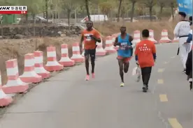 这个非洲人来中国跑马拉松赚钱，最后离开中国时，反倒欠了4500元图片