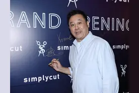 55岁TVB艺人离巢5年定居广州，拍《繁花》走红，自曝每月商演10场图片