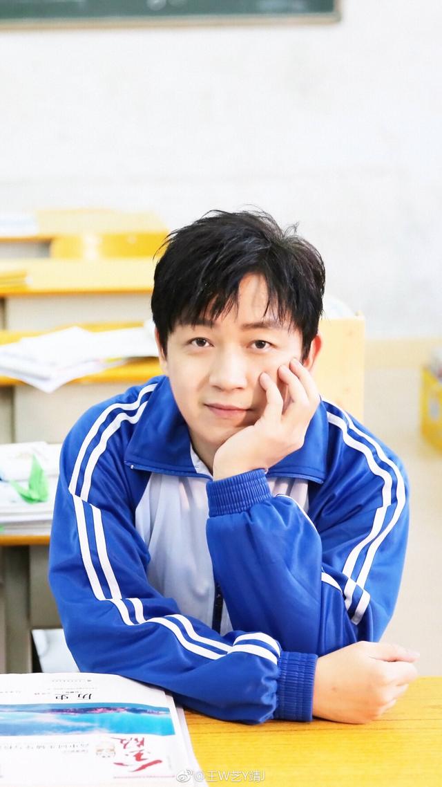 潘粤明与董洁离婚8年：他摆脱抑郁收获真爱，她带儿子苦度光阴