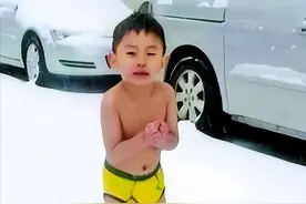 11年前被父亲逼迫，赤身在大雪中奔跑的4岁男孩，如今有何成就？图片