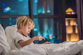 “妈妈，床下有鬼”啥时候分床睡对孩子最好？你不知道的分床秘诀图片
