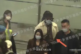 段奕宏携日籍妻逛街被拍！女方生图精致身材养眼，吃路边摊很恩爱图片