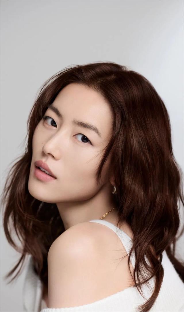 有手就能染的刘雯同款黑茶发色,高档时髦还显发质