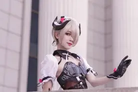 Cos不喷颜只是个笑话？00后仿妆却被骂：玩cos的都是恐龙图片