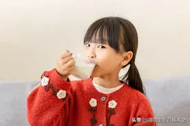 三种“假牛奶”被列入黑名单，有人还整箱买，不要给老人孩子喝了图片