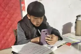 中学英语0分作文走红，学生答案各异，阅卷老师一个单词也不认识图片