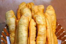 油条家常做法，做法配方告诉你，蓬松酥脆又空心，全家人都爱吃图片