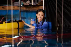 “搞笑女神”金晨：一身衣服让沈腾脸红，凭水下舞蹈一战封神图片