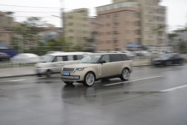 试驾全新一代路虎揽胜，SUV金字塔“塔尖”上的产品！