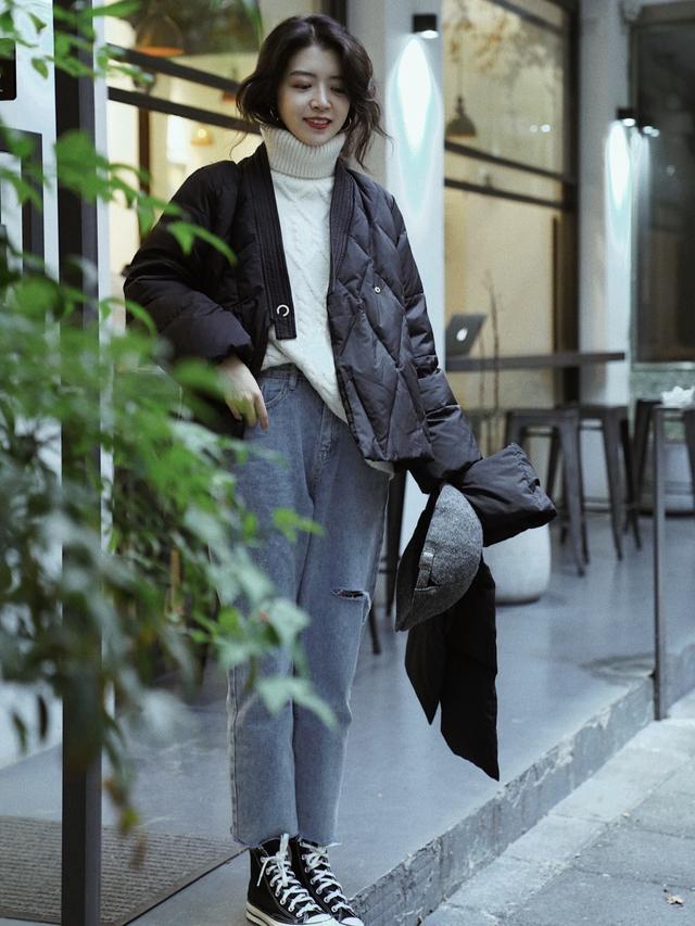 短款羽绒服怎么搭配（三木又把短款羽绒服带火了这2组搭配保暖高级）