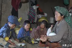 尼泊尔一家人共住一个房，新婚夫妻怎么办？当地人的办法简单直接图片