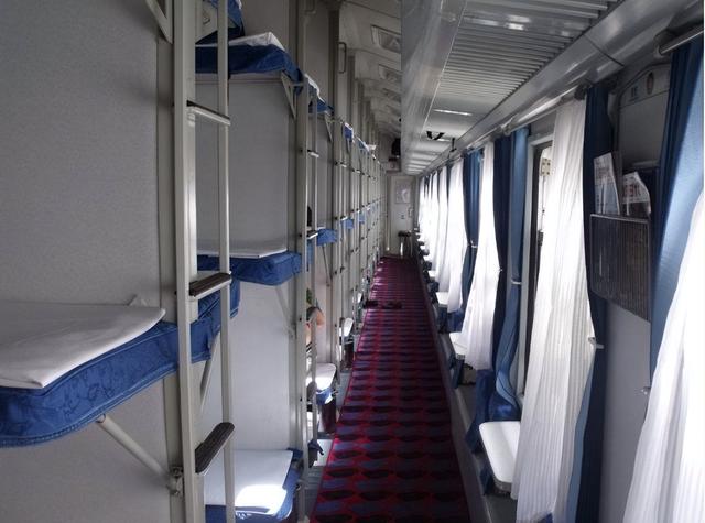 为何火车上的卧铺是男女混住,谁来保障女性安全?列车长给出答案