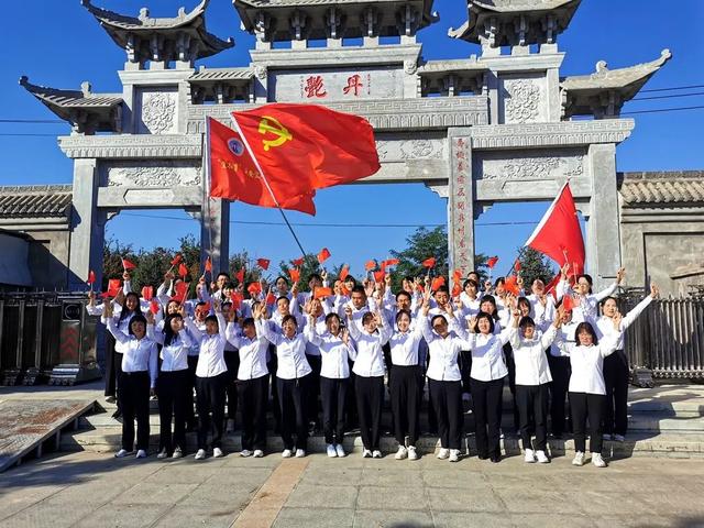 ϲӭ����� �滭�����̡����Ӱ��˴����Сѧ��ʦ�Ž��