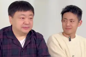 洪剑涛与儿子罕同框！30岁洪洋帅气像爸爸，已出道8年演技被夸赞图片