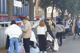 郑州这条“服装直播街”，天气差反而直播久？这是为啥？图片