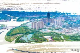 江都门户装扮一新迎“五一”图片