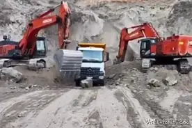 活埋装车法！专治跑得快？这是得罪了挖机师傅...图片