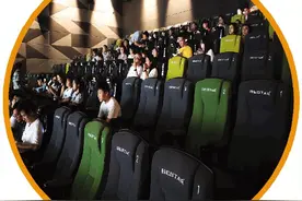 桂林多家电影院观影区的共享按摩椅，有人接受有人诟病！是更舒适还是别扭？图片