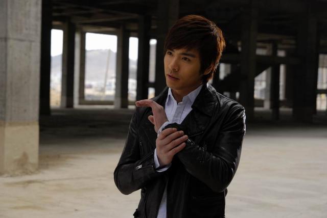 铠甲勇士水之黑犀铠甲铠甲介绍