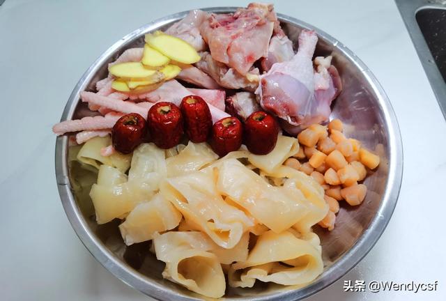 花胶瑶柱煲鸡汤功效 花胶瑶柱煲鸡汤功效与禁忌