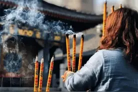 “三支香”礼佛，你知道“三支香”都有什么说法吗？图片