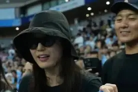 全智贤夫妇最新同框照曝光，丈夫帅如明星，结婚11年恩爱如昔图片