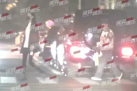 王宝强携女友开250万豪车会友聚餐，冯清身材高挑，乐当甩手掌柜图片
