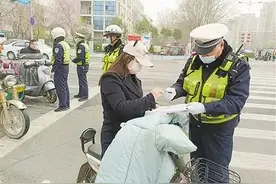 电动车无D、E驾驶证可能违法！绿牌、黄牌电动车这些事一定要知道图片