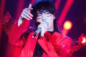 荣耀与坎坷并存，出道九年，华晨宇都经历了什么？图片