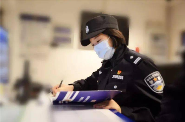 北京一女子遭歹徒劫色，全程不反抗，竟还主动帮男子带上安全套