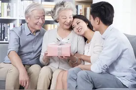 孝顺父母，别舍不得花钱，这5种食物常带回家，营养健康又实惠图片