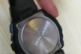 关于电子手表如何自己更换电池图片