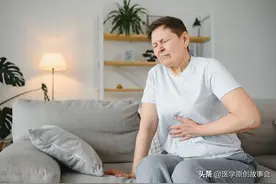 体内有癌，腹部先知？提醒：肚子出现四种异常，警惕是身体警报图片