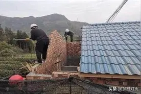 农村搭建的彩钢瓦房该不该拆？彩钢瓦的这四大缺点，你知道吗？图片