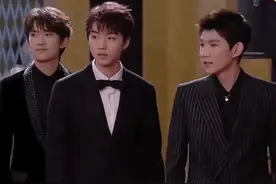 TFBOYS王俊凯、王源、易烊千玺灯牌好亮救命！顶流们颤抖吧图片