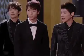 TFBOYS王俊凯、王源、易烊千玺灯牌好亮救命！顶流们颤抖吧图片