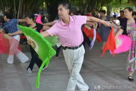 去公园跳舞半年后，发现天天来跳舞的男人，大多都有这三个意图图片