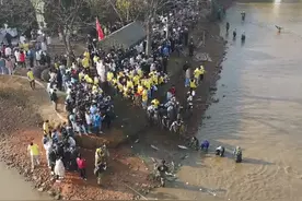 捞鱼啦！武汉一高校湖泊捞起上万斤鱼，有人捕获鱼王还得奖图片