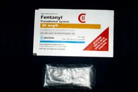 美要打，那就奉陪到底！我大使正面反击美后，美考虑解除对华制裁图片