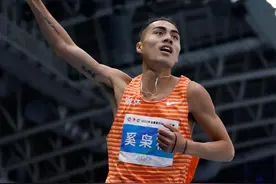 全国室内锦标赛男子1500米决赛：浙江队选手奚枭横夺冠图片