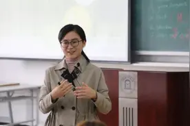 211高校副教授晒工资单，公积金数额太诱人，果然没对比就没伤害图片