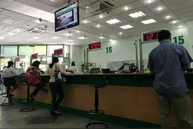 银行收紧办卡，交易限额。杀敌八百自损一千！谁是最大的受害者？图片