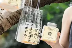 秋天第一个爆款来了：瓶装“香水茶”，一上市就卖断货图片