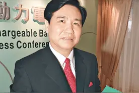 “现世报”！捐给美国7000万，叫嚣中国穷与我无关，回国就破产图片