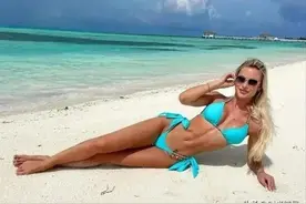 超模Elina Diamond海边秀丰满身材，比基尼大片惊艳全网！图片