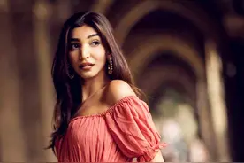 这位印度美女博主火了！长相酷似阿凡达，穿衣风格极具都市风采图片