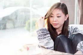 住家女保姆精心照顾瘫痪老人十余年，老人离世后得到丰厚回报图片