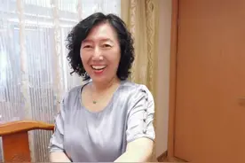 带孙子与不带孙子的老人，哪个更幸福？一对比差别就出来了图片